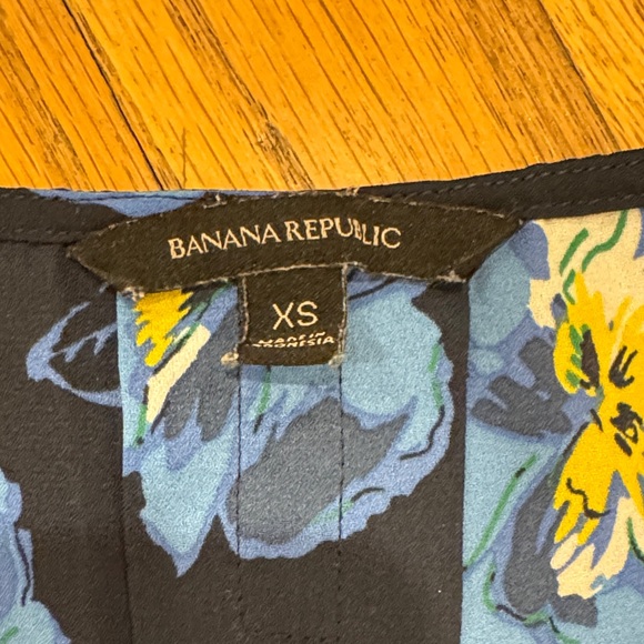 Banana Republic Black and Blue Floral Blouse XS - Picture 2 of 7